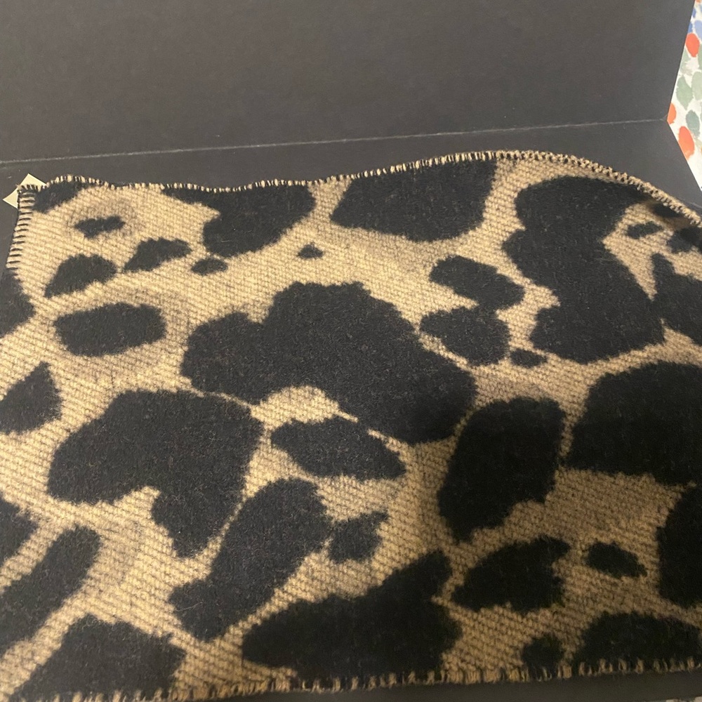 Burberry Animal Print Chunky Scarf, NWT - Picture 5 of 6
